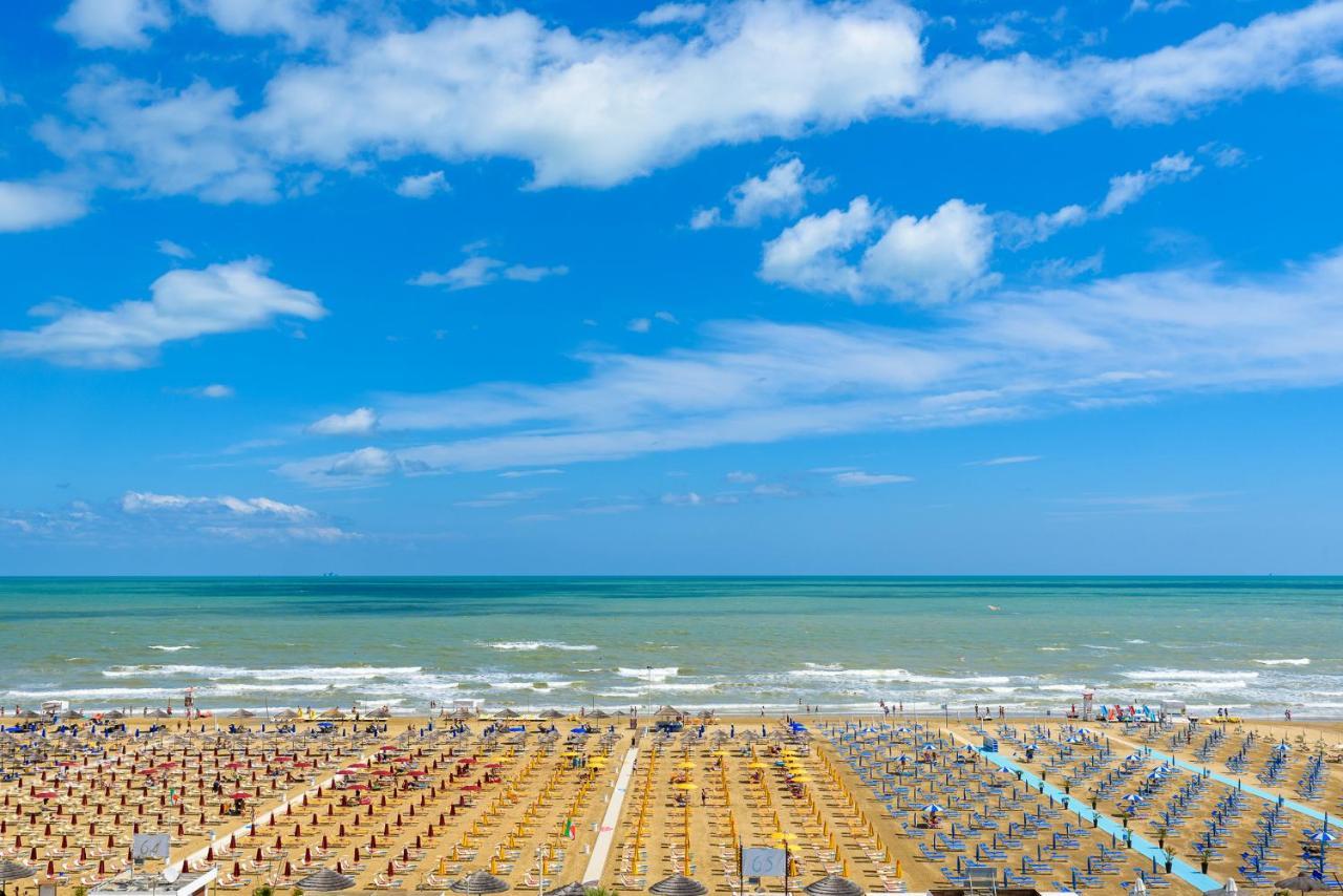 Hotel Audi Frontemare Rimini Eksteriør billede