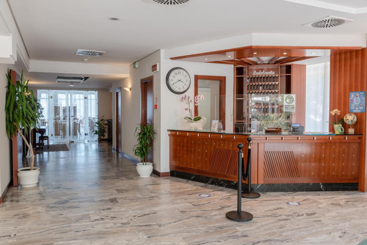 Hotel Audi Frontemare Rimini Eksteriør billede