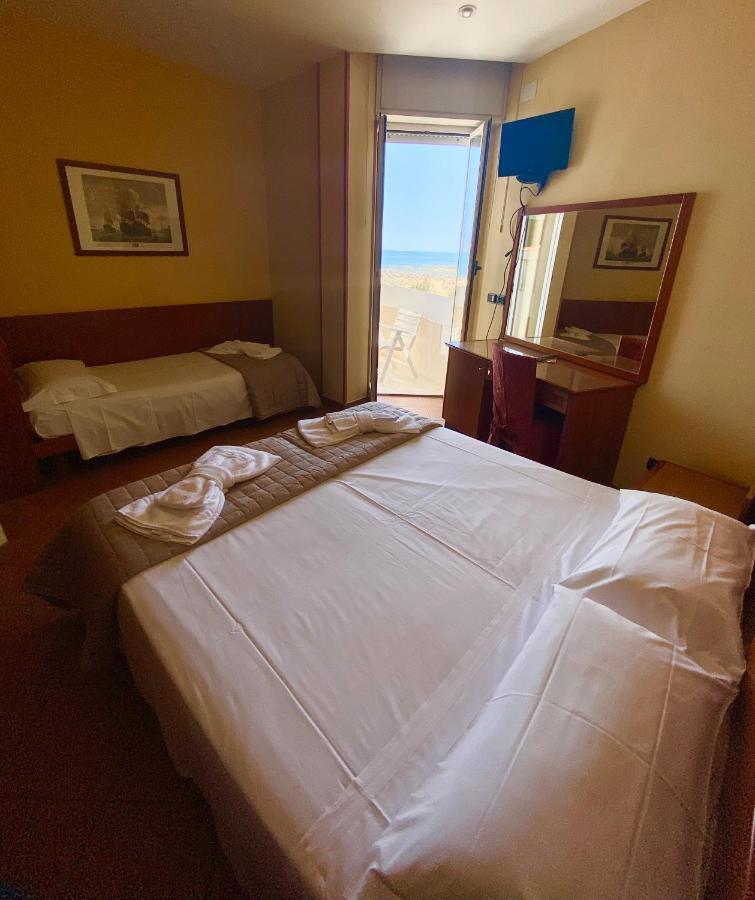 Hotel Audi Frontemare Rimini Eksteriør billede