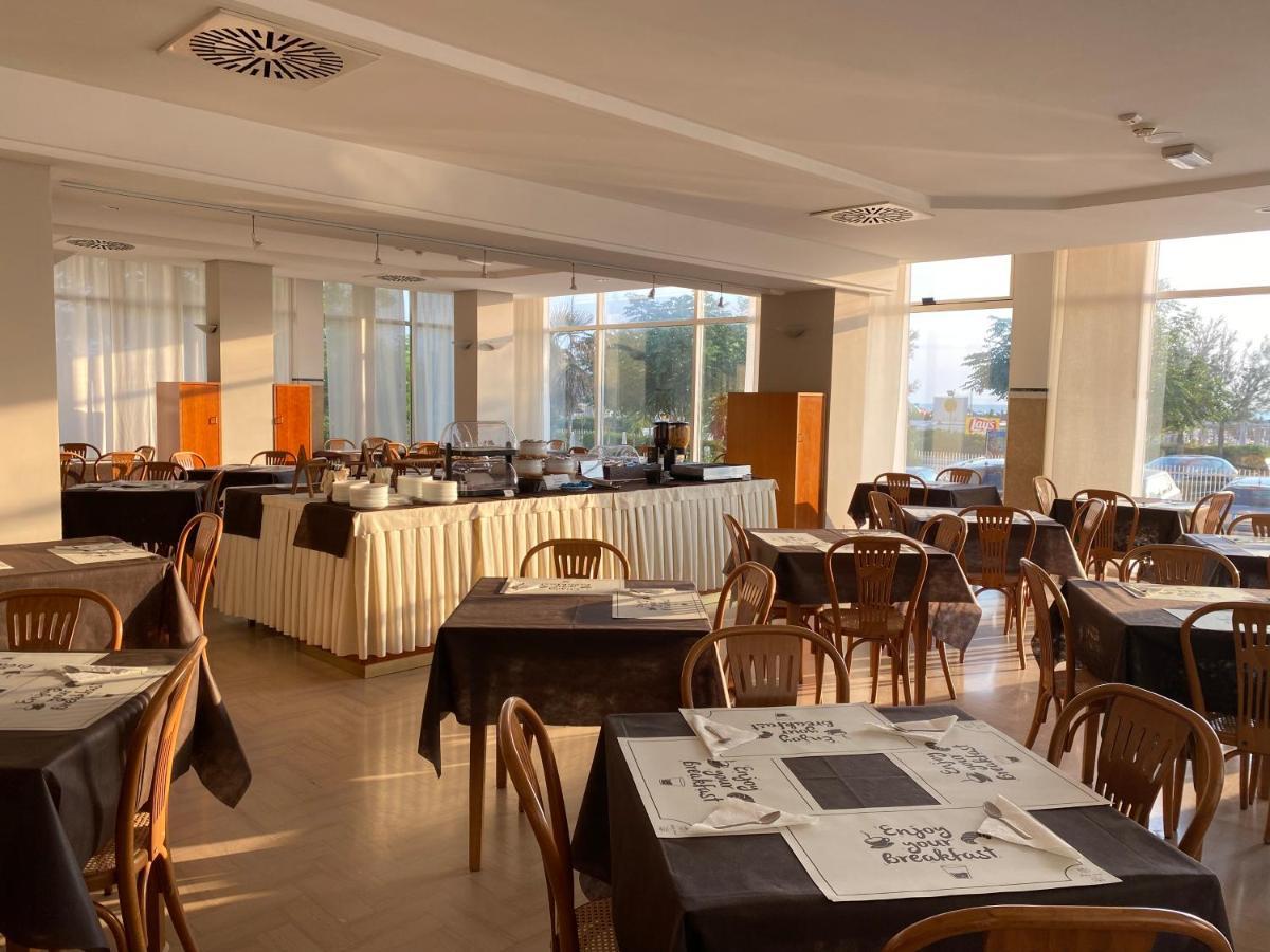 Hotel Audi Frontemare Rimini Eksteriør billede
