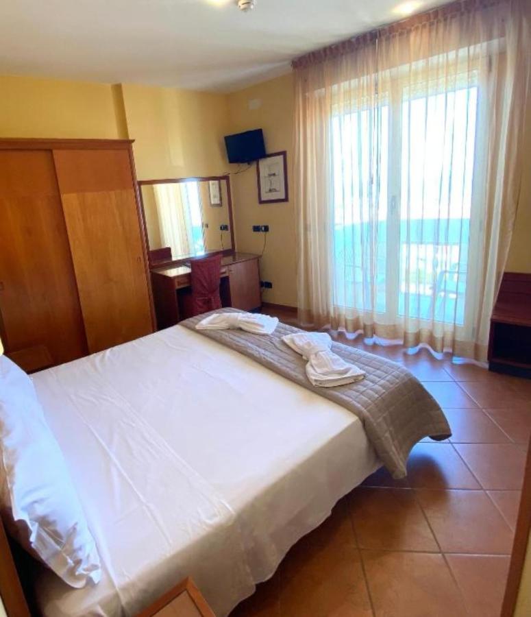 Hotel Audi Frontemare Rimini Eksteriør billede